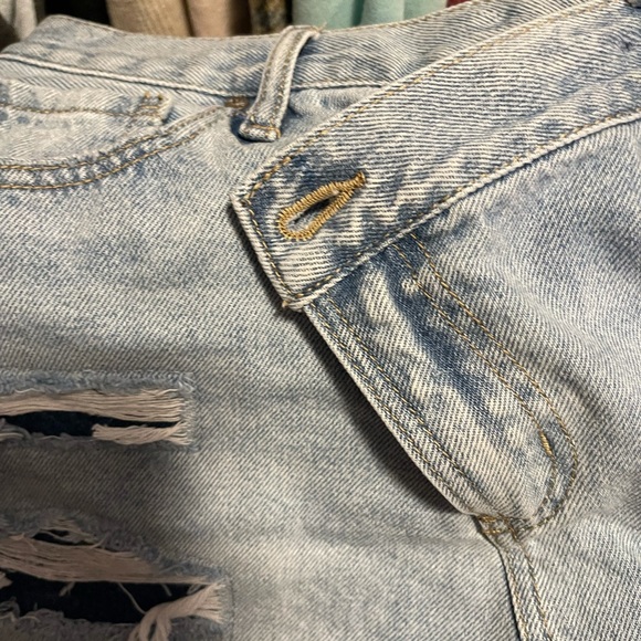 Kan Can Criss cross shorts in Light Wash - Picture 2 of 5